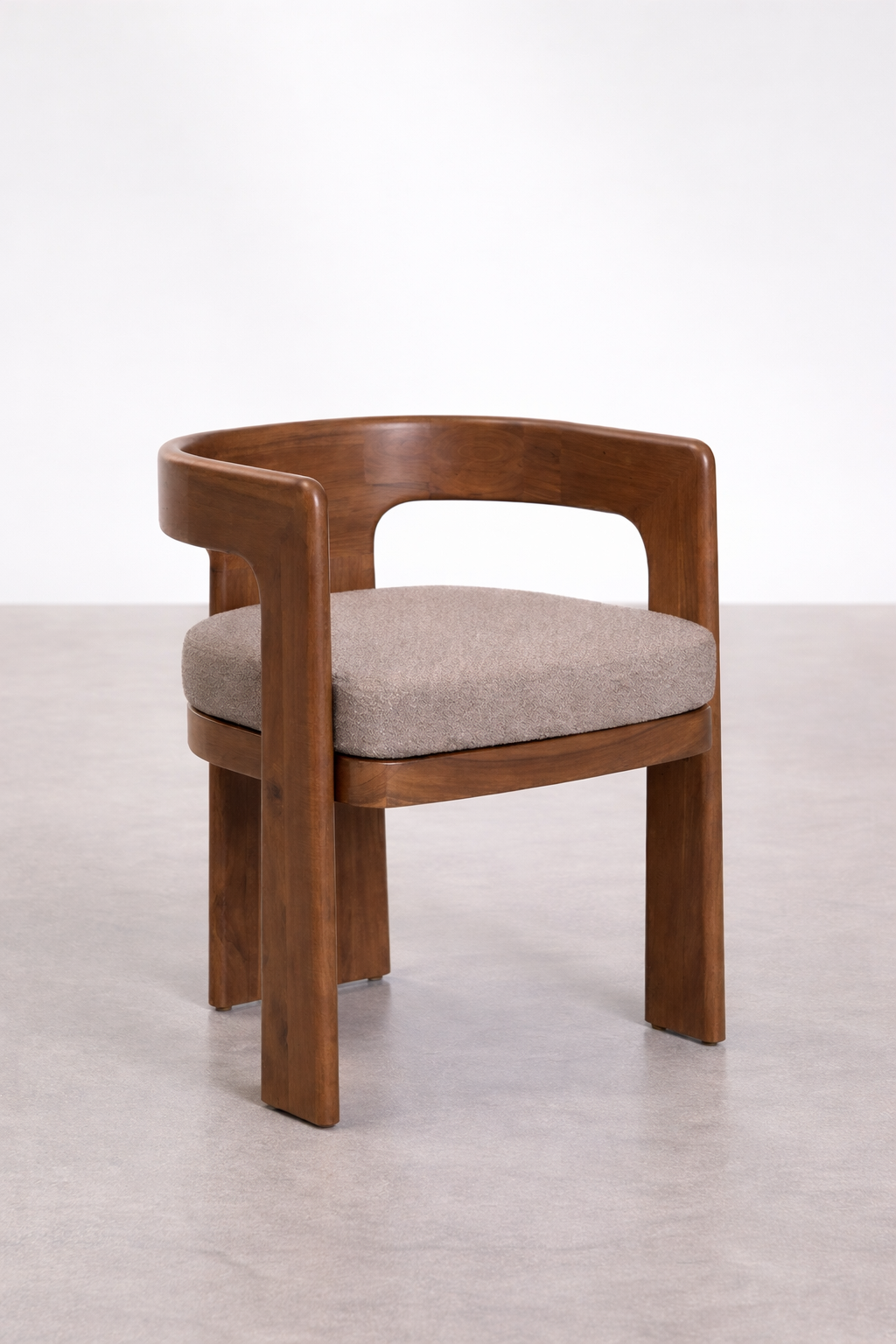 UV HOME Kandroa Dining Chair – Acacia Wood Armrests & Bouclé Fabric