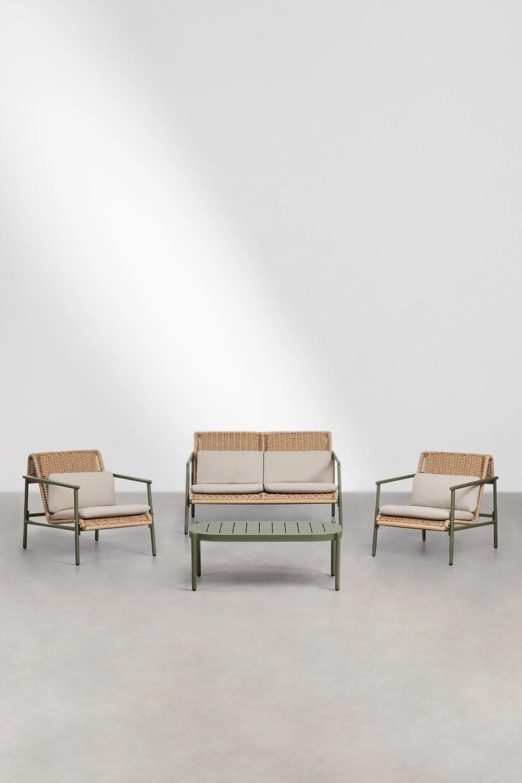 UV HOME Garden set with 2-seater sofa, 2 armchairs and coffee table made of aluminum and synthetic cane Duroli