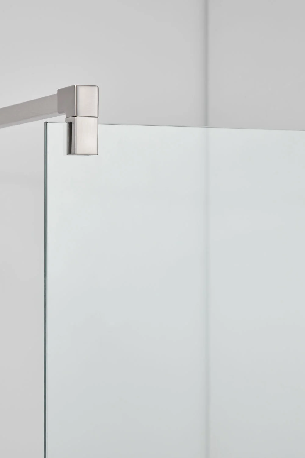 UV HOME Fixed shower enclosure with 8 mm tempered glass and Bristol aluminum
