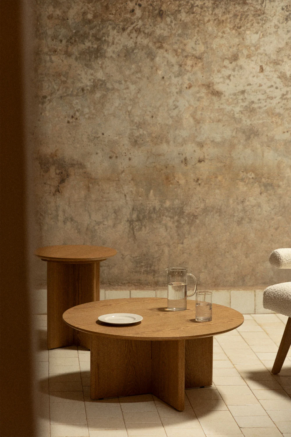UV HOME Saonara Round Coffee Table