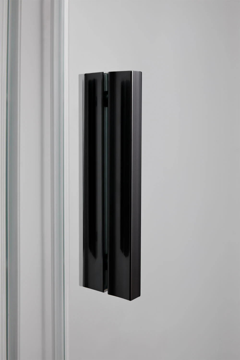 UV HOME Shower enclosure with front access and soft-close sliding door, 6 mm tempered glass and Dover aluminum