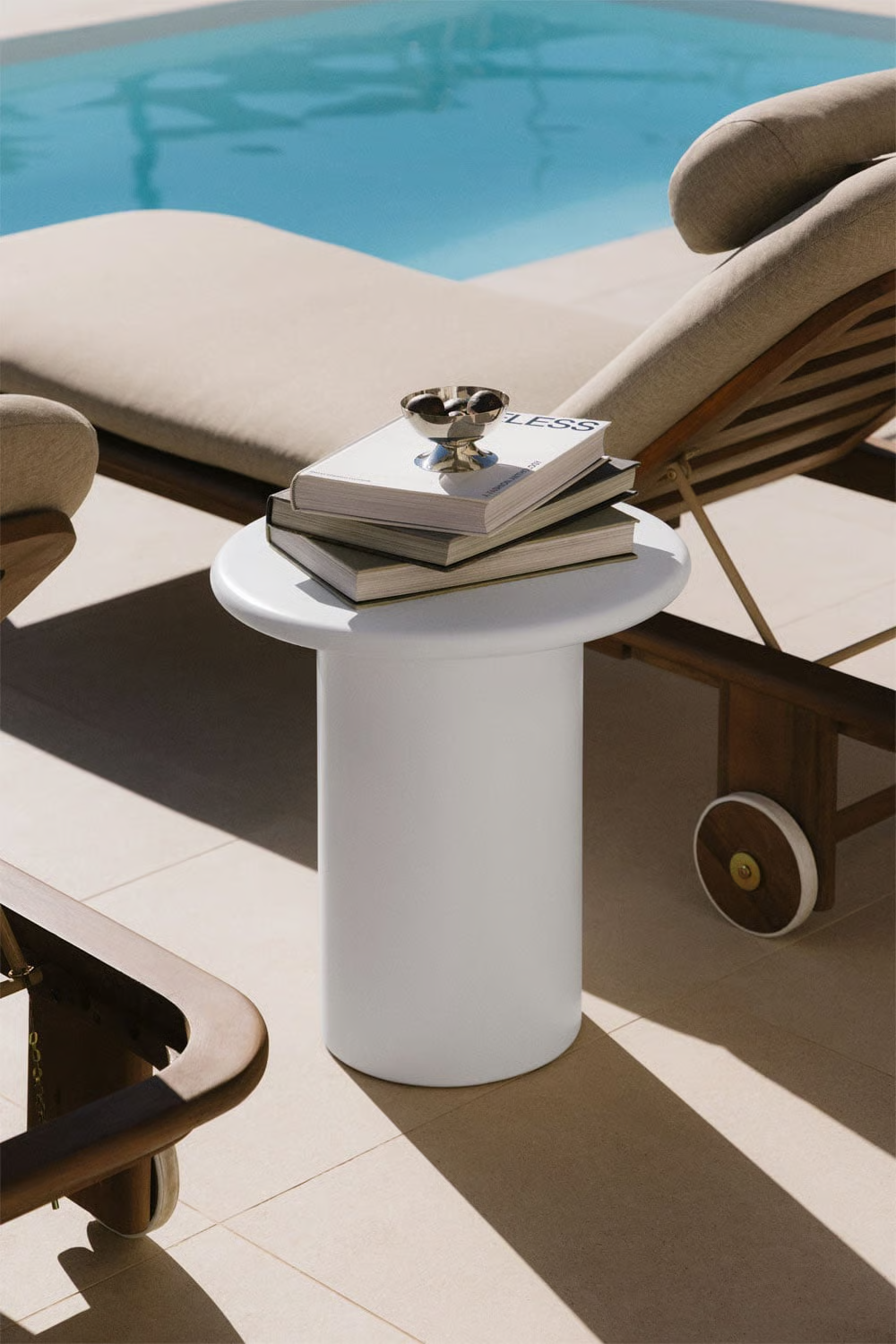 Namara Round Garden Side Table Ø45 cm in Cement