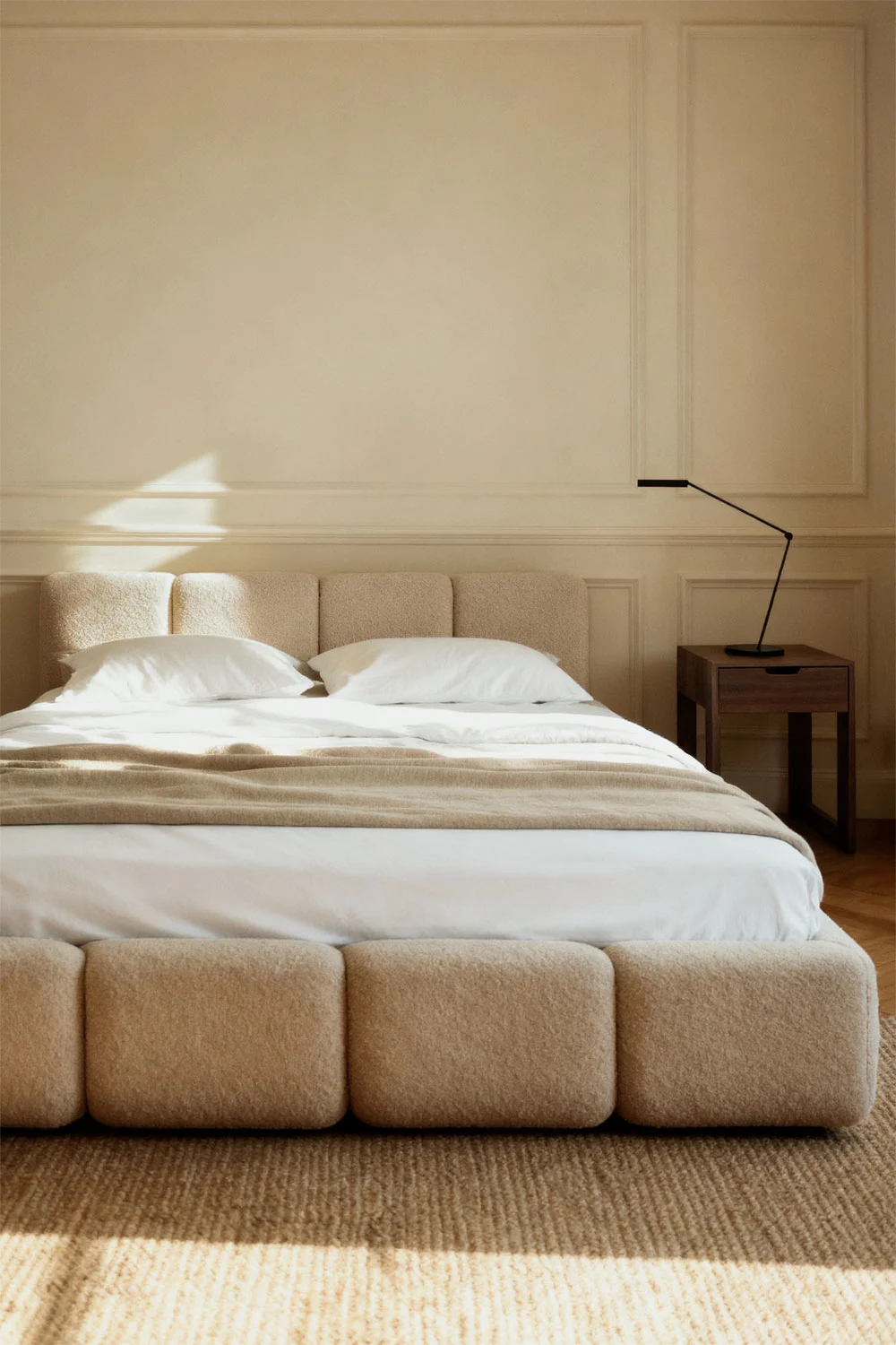 UV HOME Jolcem Upholstered Storage Bed with Lift-Up Base