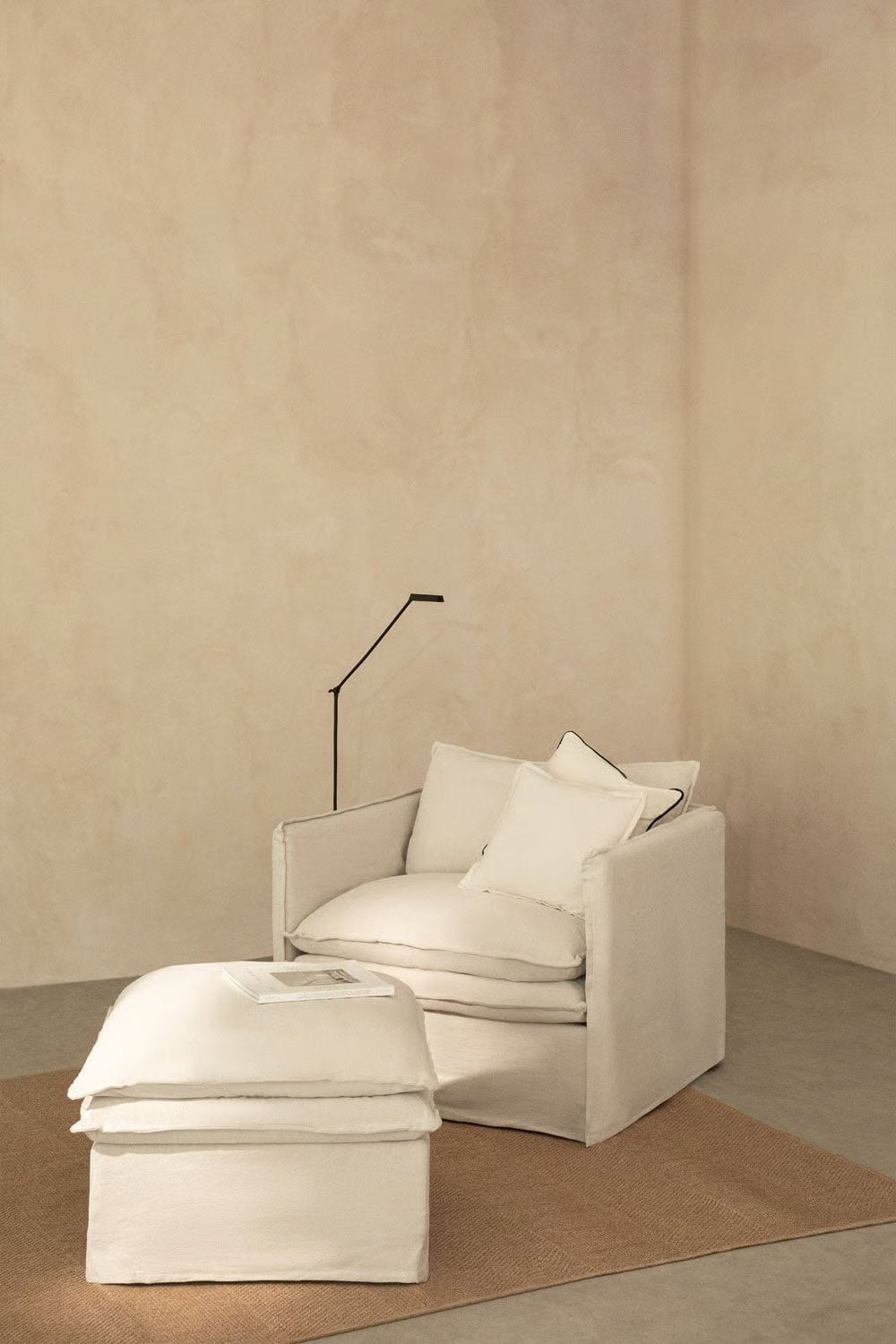 UV HOME Grace linen and cotton armchair and pouf set