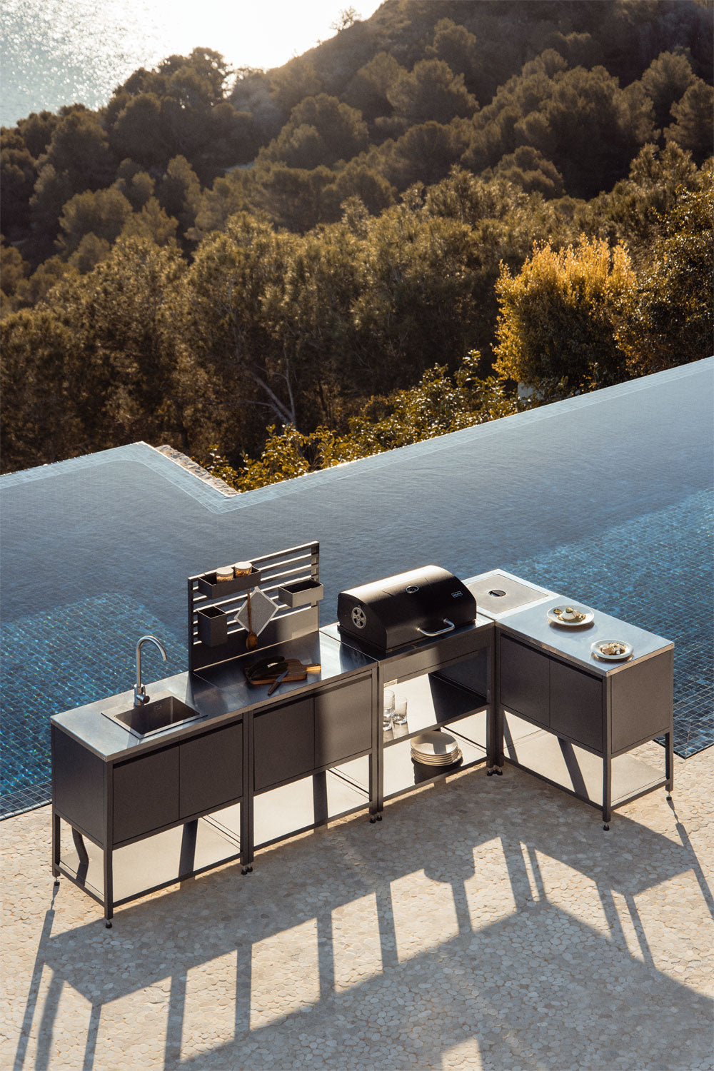 UV HOME 5-Piece Modular Outdoor Corner Kitchen with Sink, Organizer Panel and Savona Steel Charcoal Barbecue