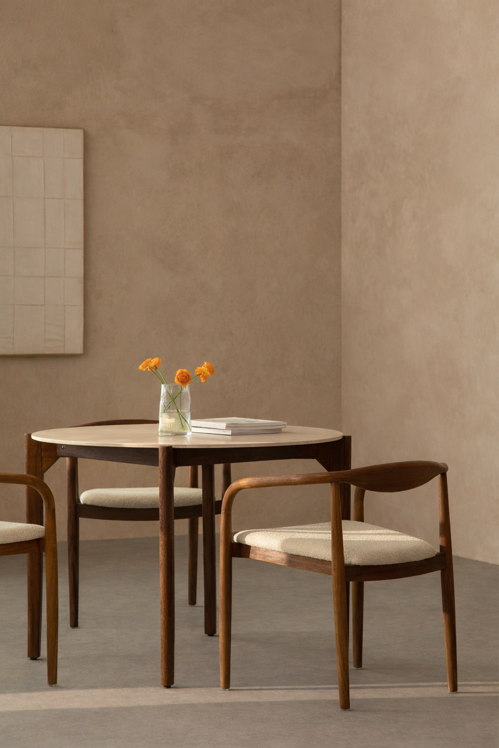 UV Home Xajul Round Dining Table – Concrete & Acacia Wood