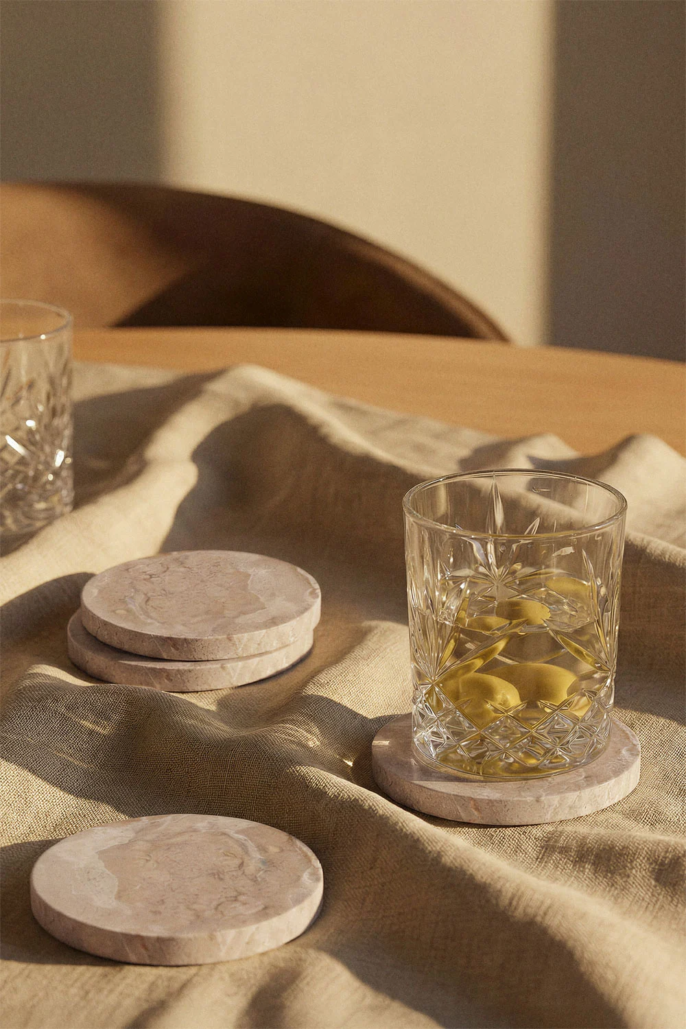 UV HOME Set of 4 Round Coasters in Valtris Marble