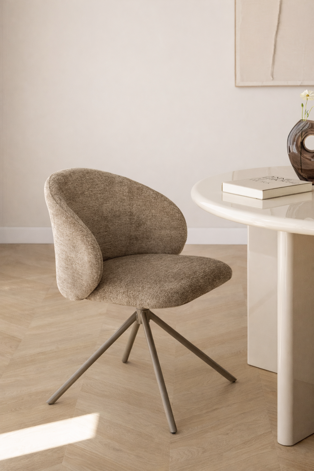 UV HOME Gryon Dining Chair – Swivel Upholstered