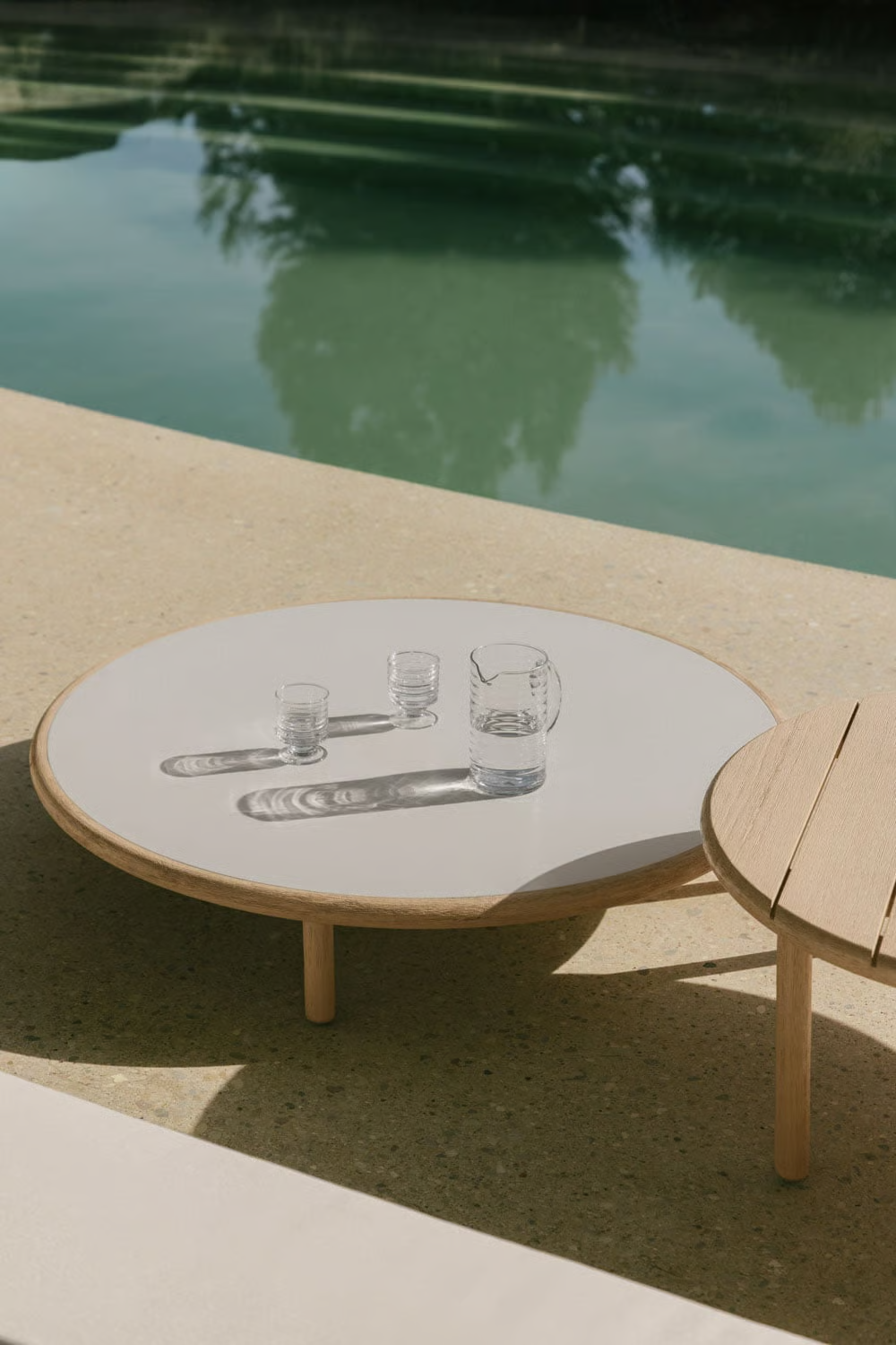 UV HOME Olivia Round Acacia Wood Garden Coffee Table