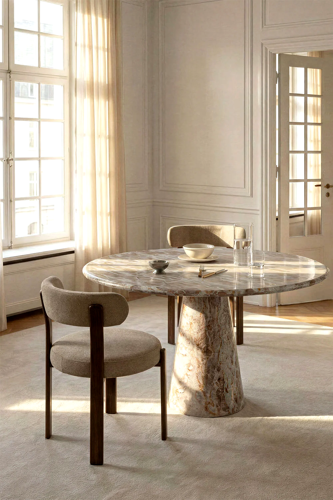 UV Home Alodia Round Dining Table  – Marble