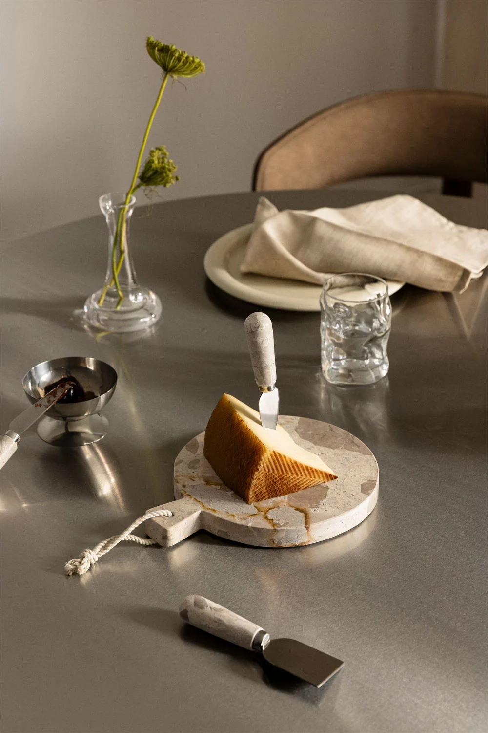UV HOME Round Serving Tray in Calven Marble