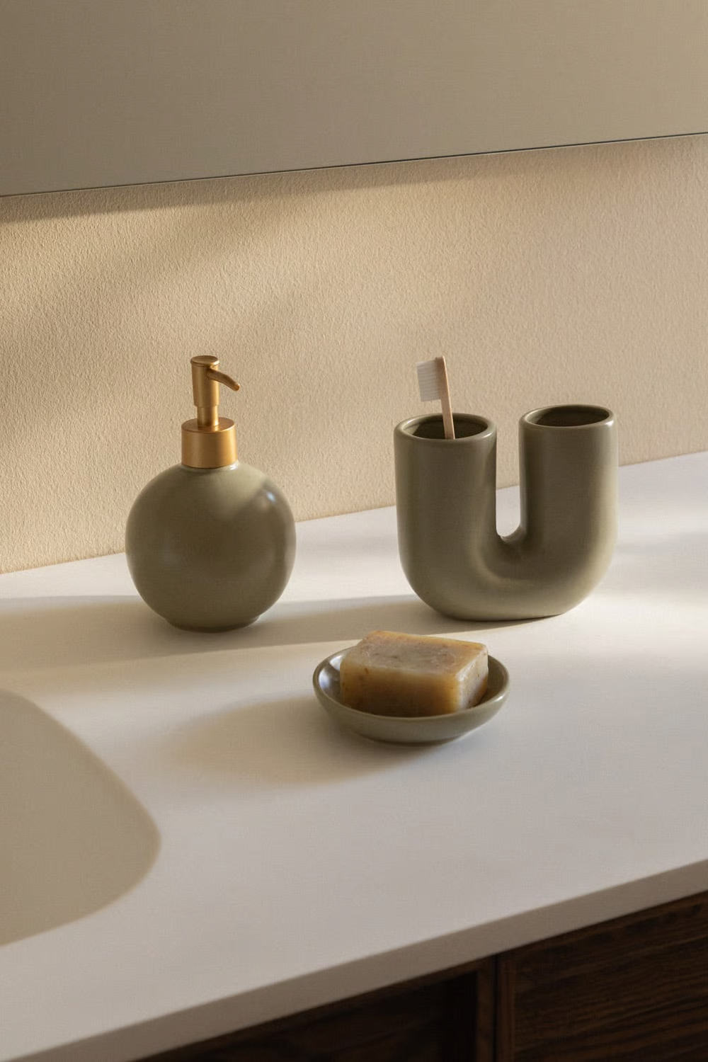 UV HOME Siviara Stoneware Bathroom Set