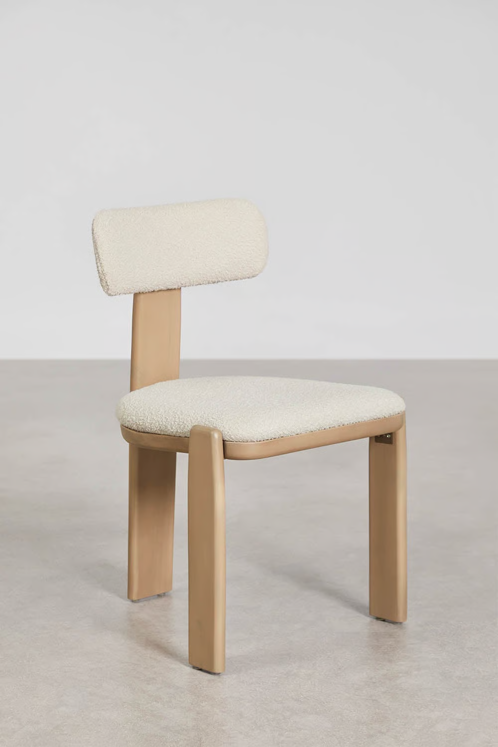 UV HOME Round table set Ø120 cm in Eloria cement and 6 garden chairs made of acacia wood and Malta bouclé fabric