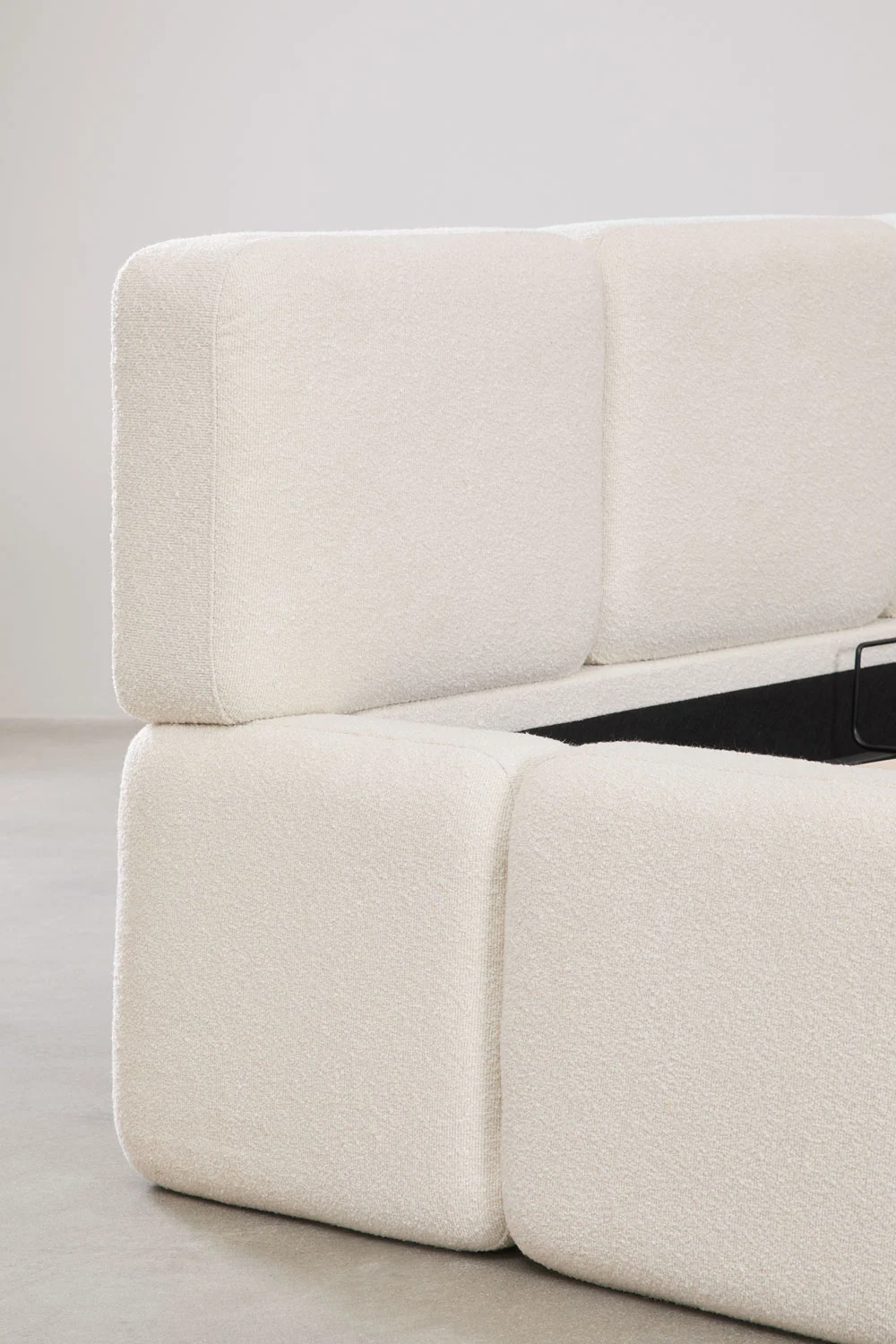 UV HOME Jolcem Upholstered Storage Bed with Lift-Up Base