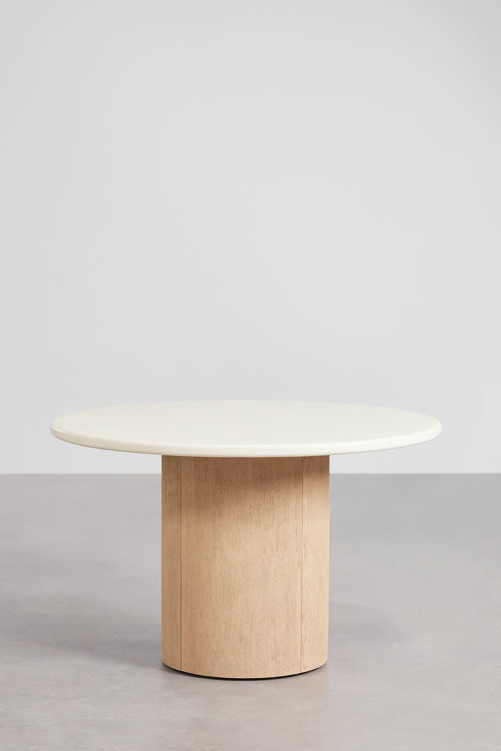 UV HOME Sharpay Round Garden Table in Concrete and Acacia Wood