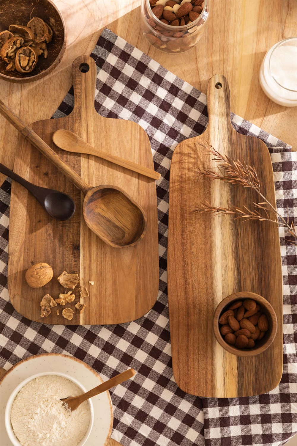 UV HOME Bera Acacia Wood Cutting Board