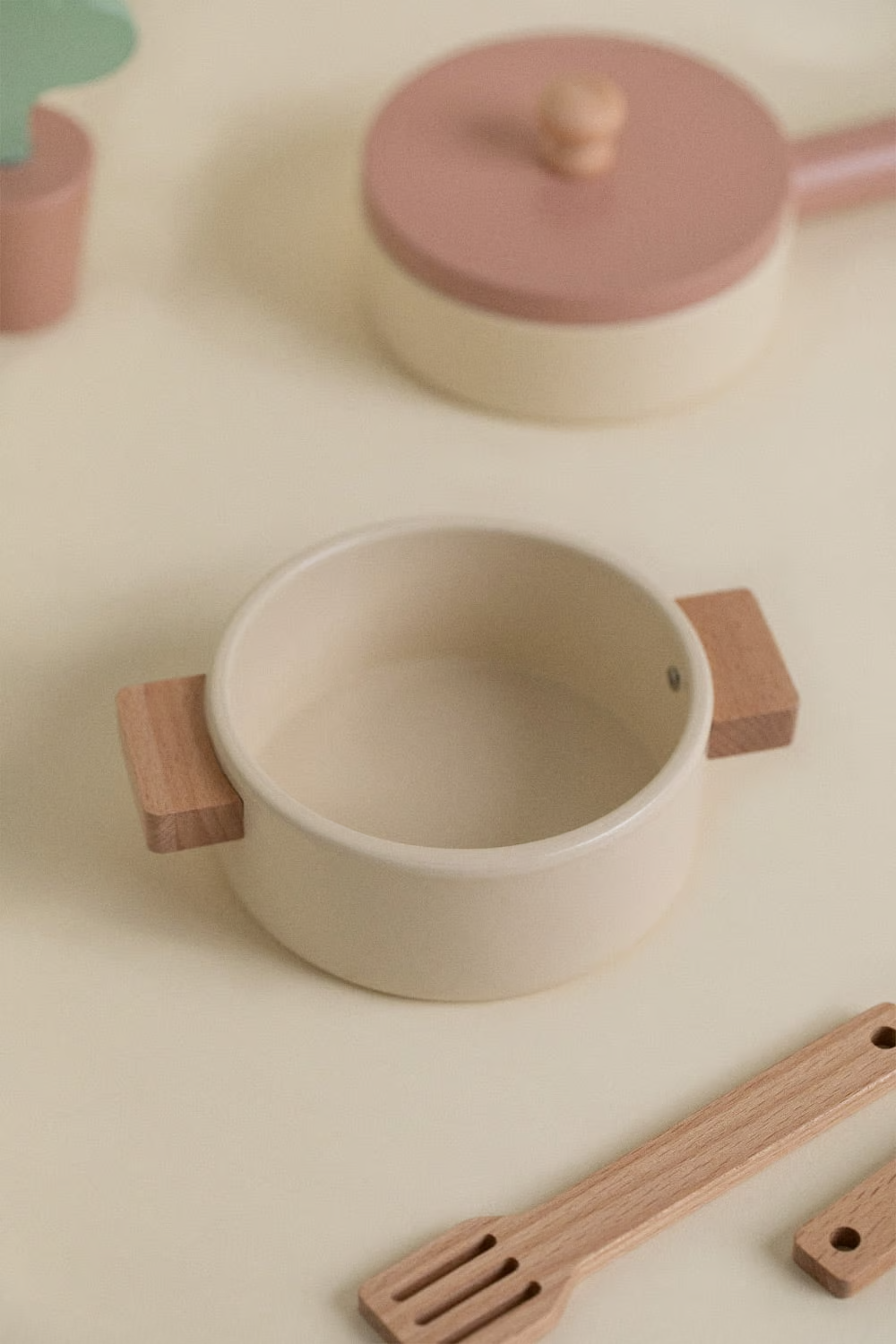 UV Home Drisy Kids wooden kitchenware