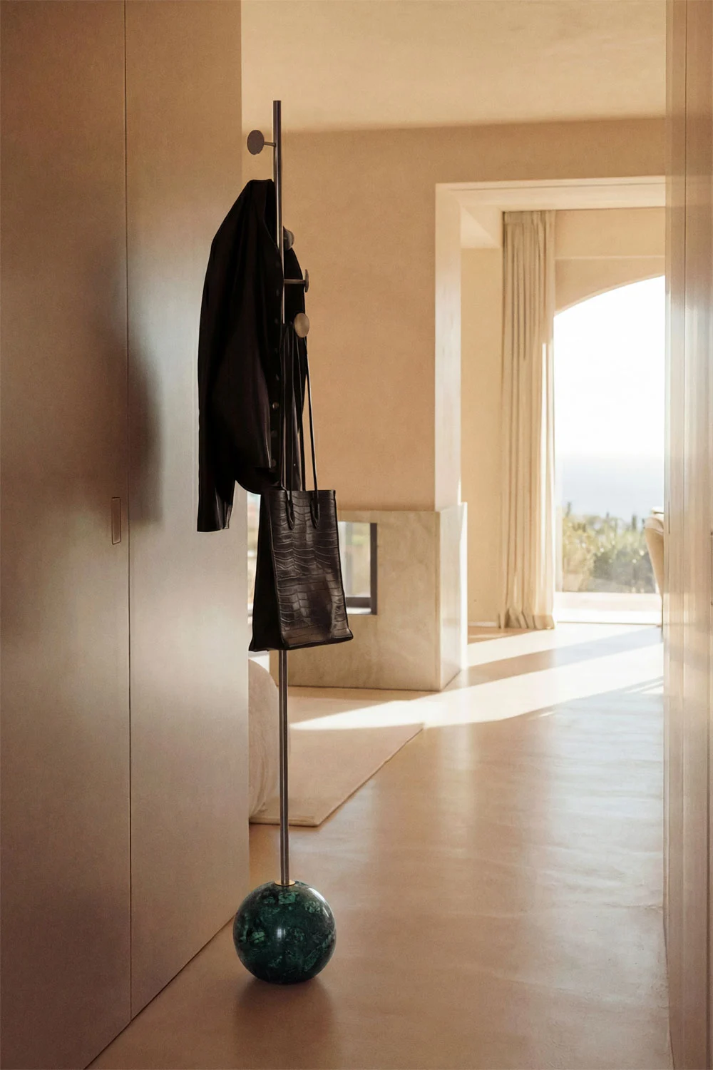 UV HOME Felora Freestanding Coat Rack in Iron and Marble