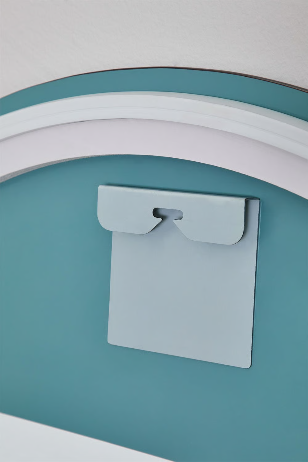 UV HOME Round wall mirror for bathroom with LED light and anti-fost Ribs