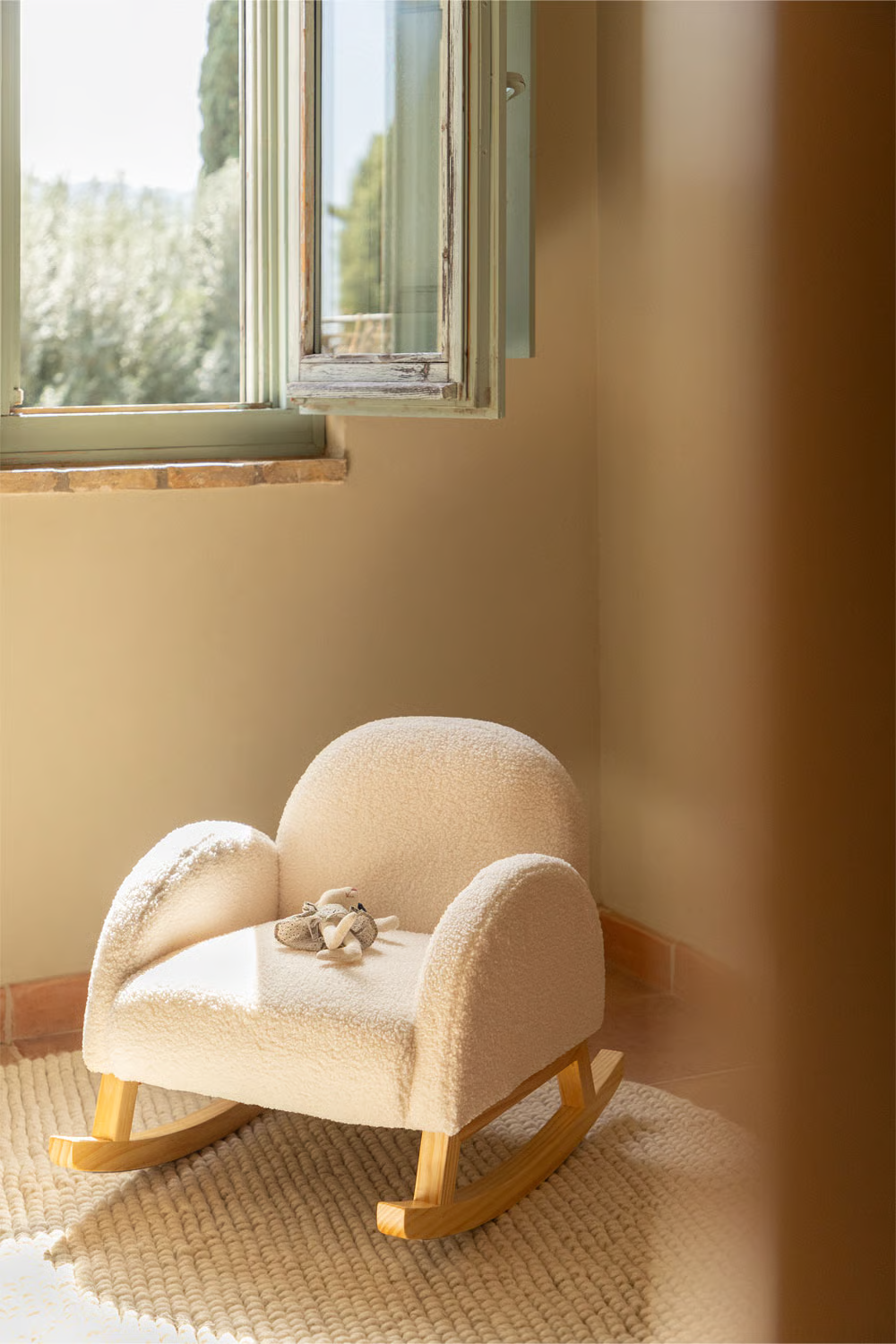 UV Home Gigis Kids sheepskin rocking chair