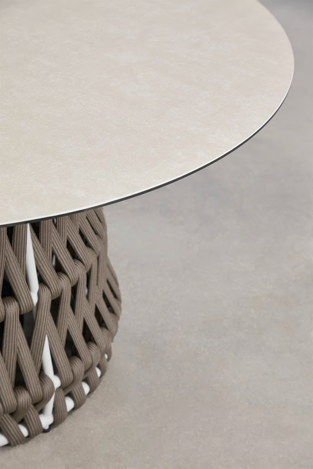 UV HOME Round garden table Ø140 cm made of ceramic and braided rope Tevary