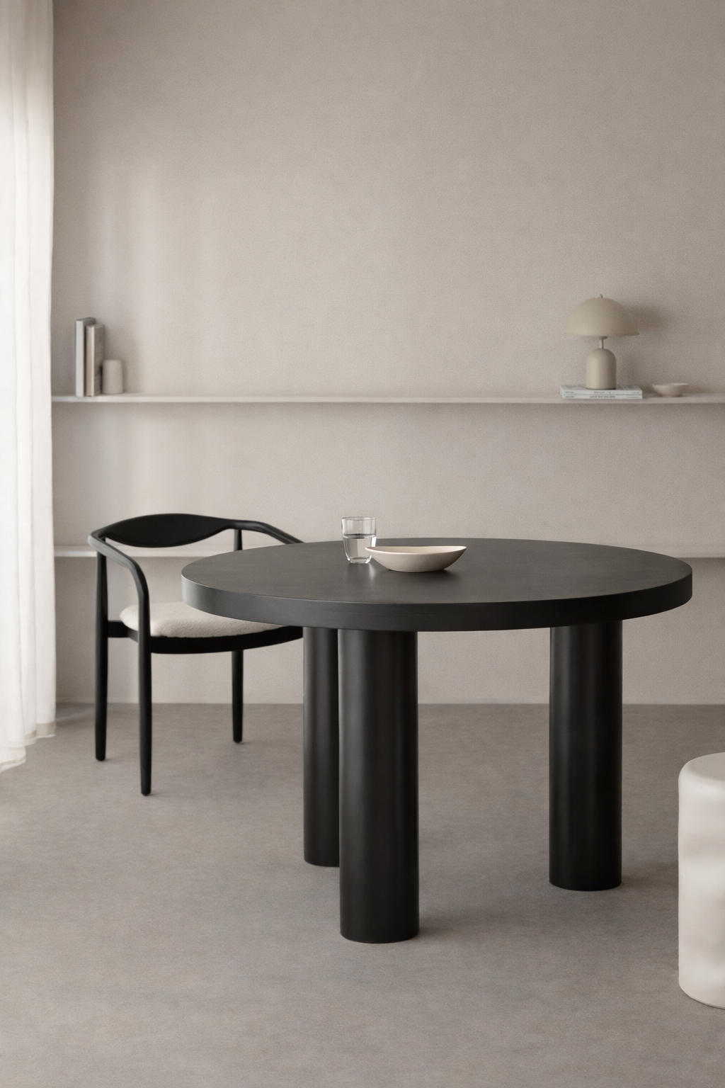 UV Home Amanza Round Dining Table – Mango Wood
