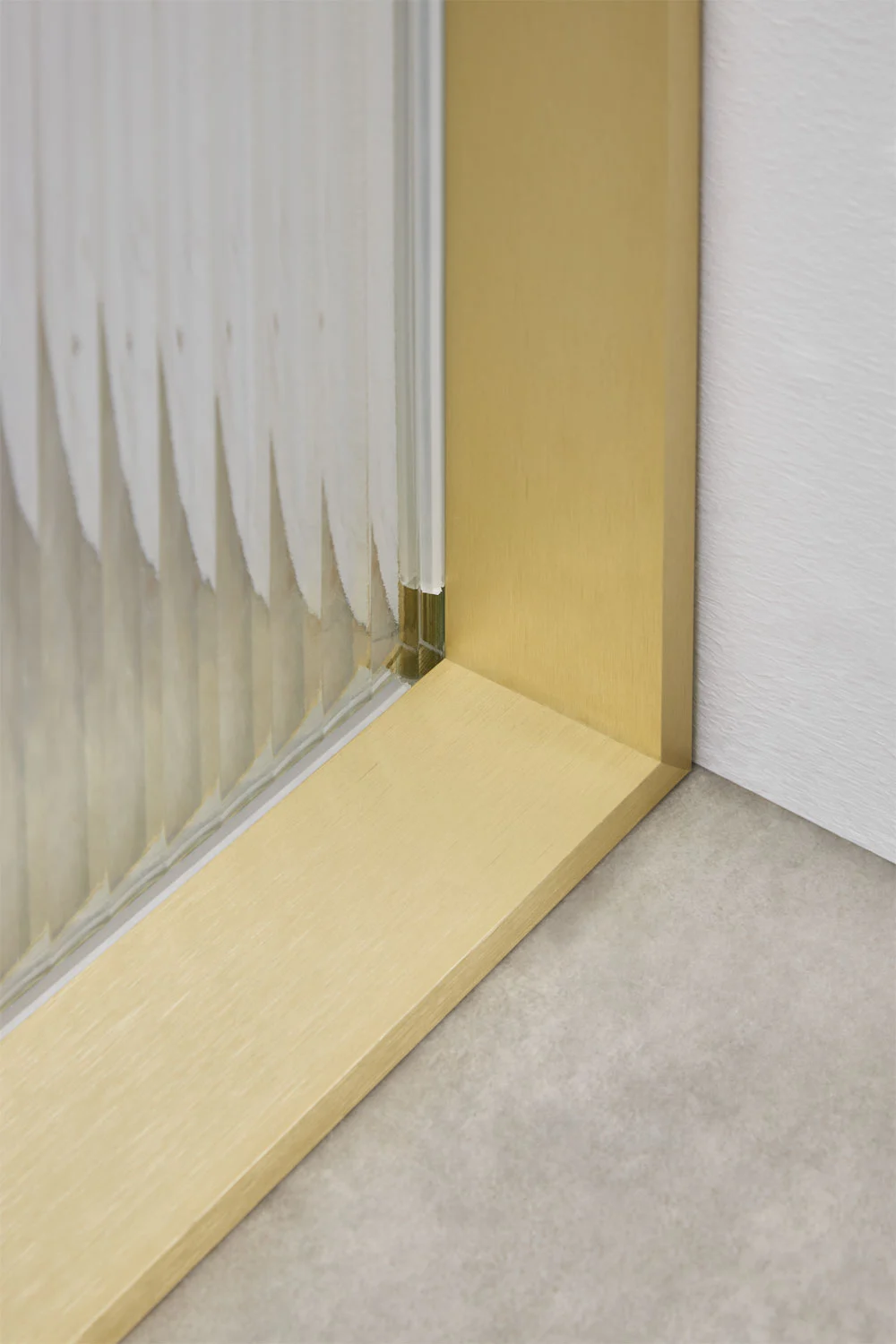 UV HOME Fixed Shower Screen with 5 mm Tempered Glass and Trafalgar Aluminum