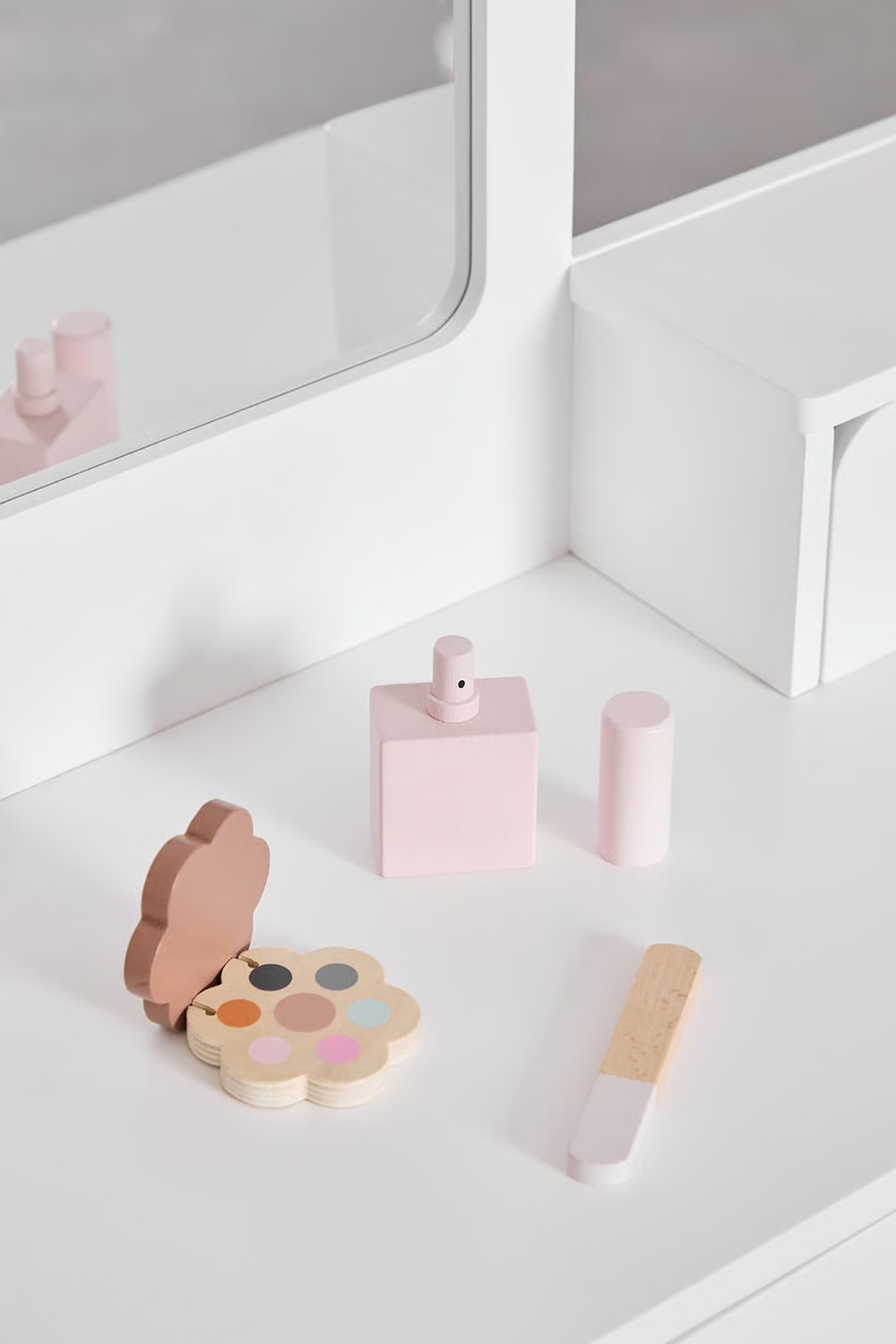 UV Home Donie Kids wooden dressing table
