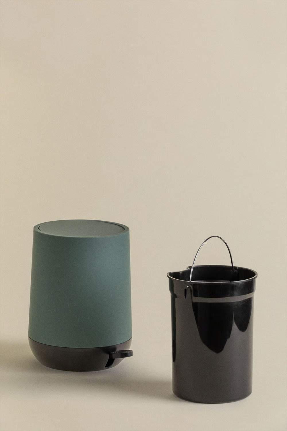 UV HOME Vesey Pedal Bin with Lid