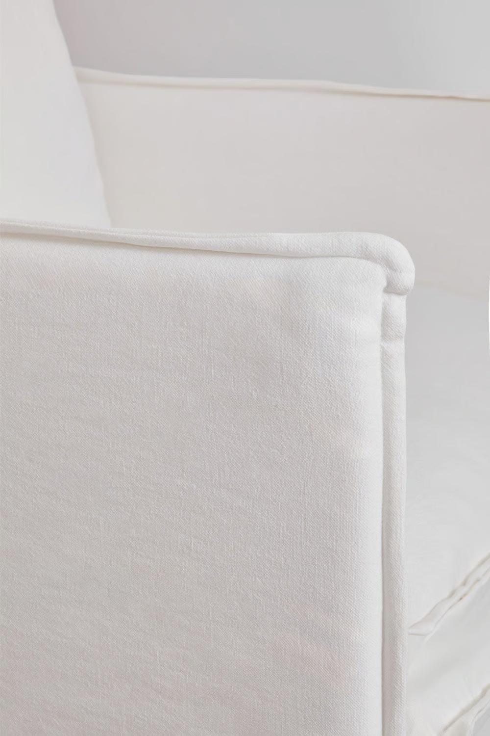 UV HOME Grace armchair with linen and cotton armrests
