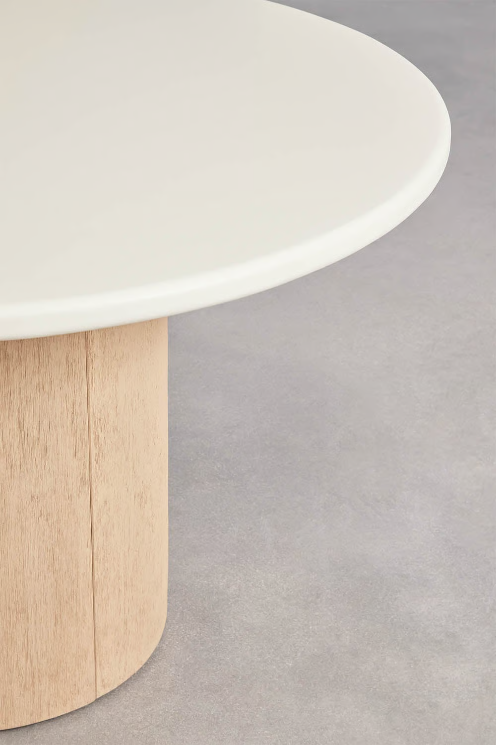 UV HOME Sharpay Round Garden Table in Concrete and Acacia Wood