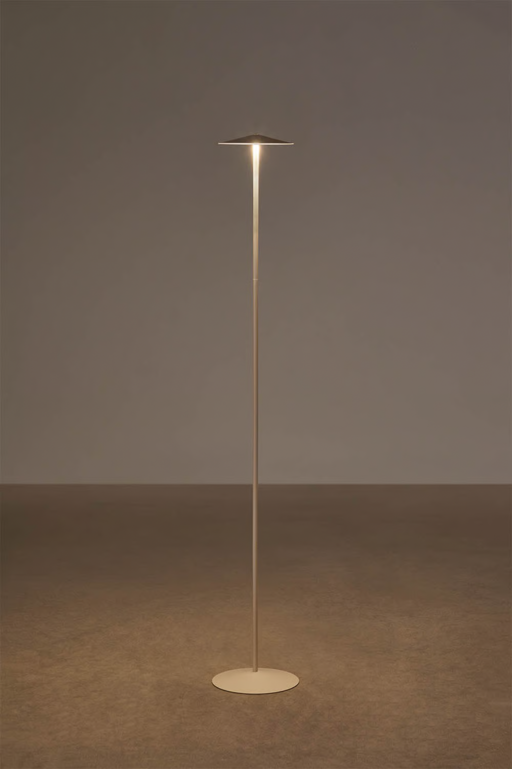 UV HOME Emilein Cordless LED Floor Lamp – Iron Design