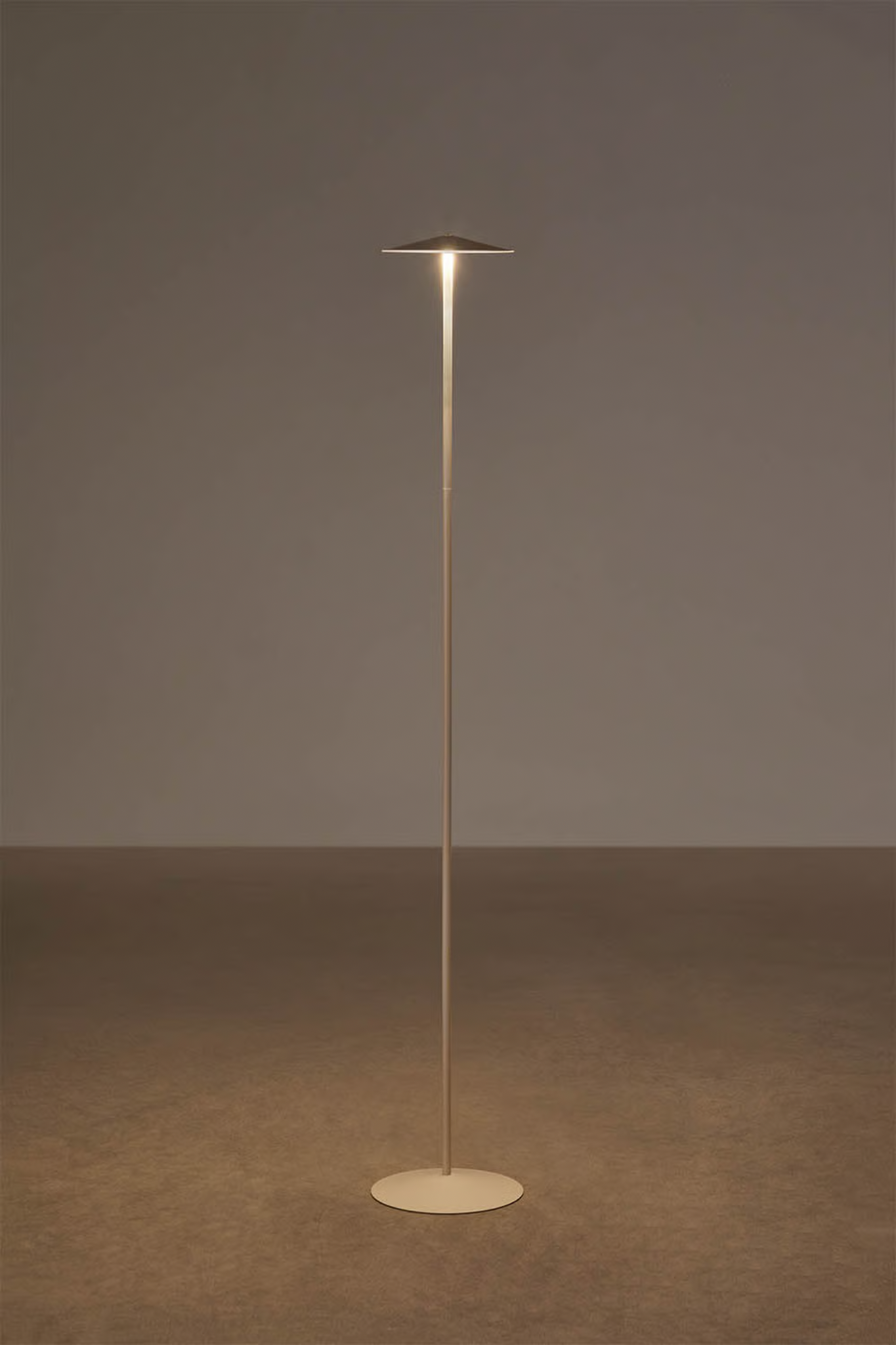 UV HOME Emilein Cordless LED Floor Lamp – Iron Design
