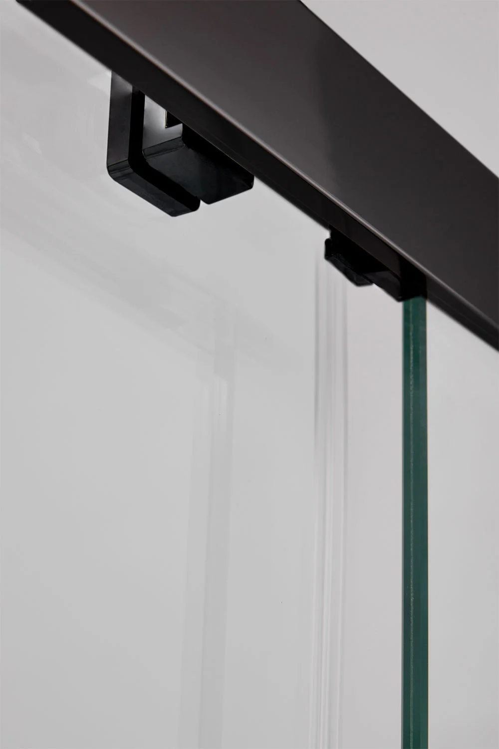 UV HOME Shower enclosure with front access and soft-close sliding door, 6 mm tempered glass and Dover aluminum