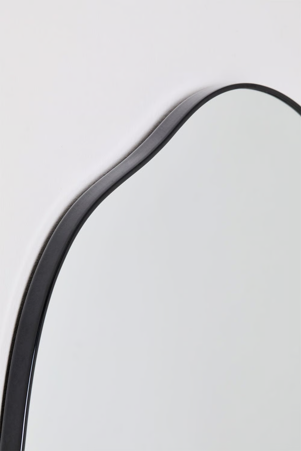 UV HOME Irregular Wall Mirror 60x80 cm Rudiger